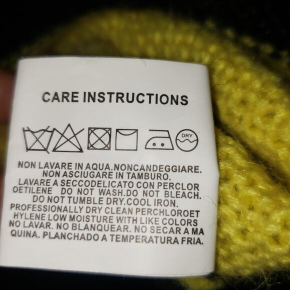 SHOW ROOM brand Woman's oversized fit sweater. Yellow& black stripe w/heart Wool - Picture 9 of 9